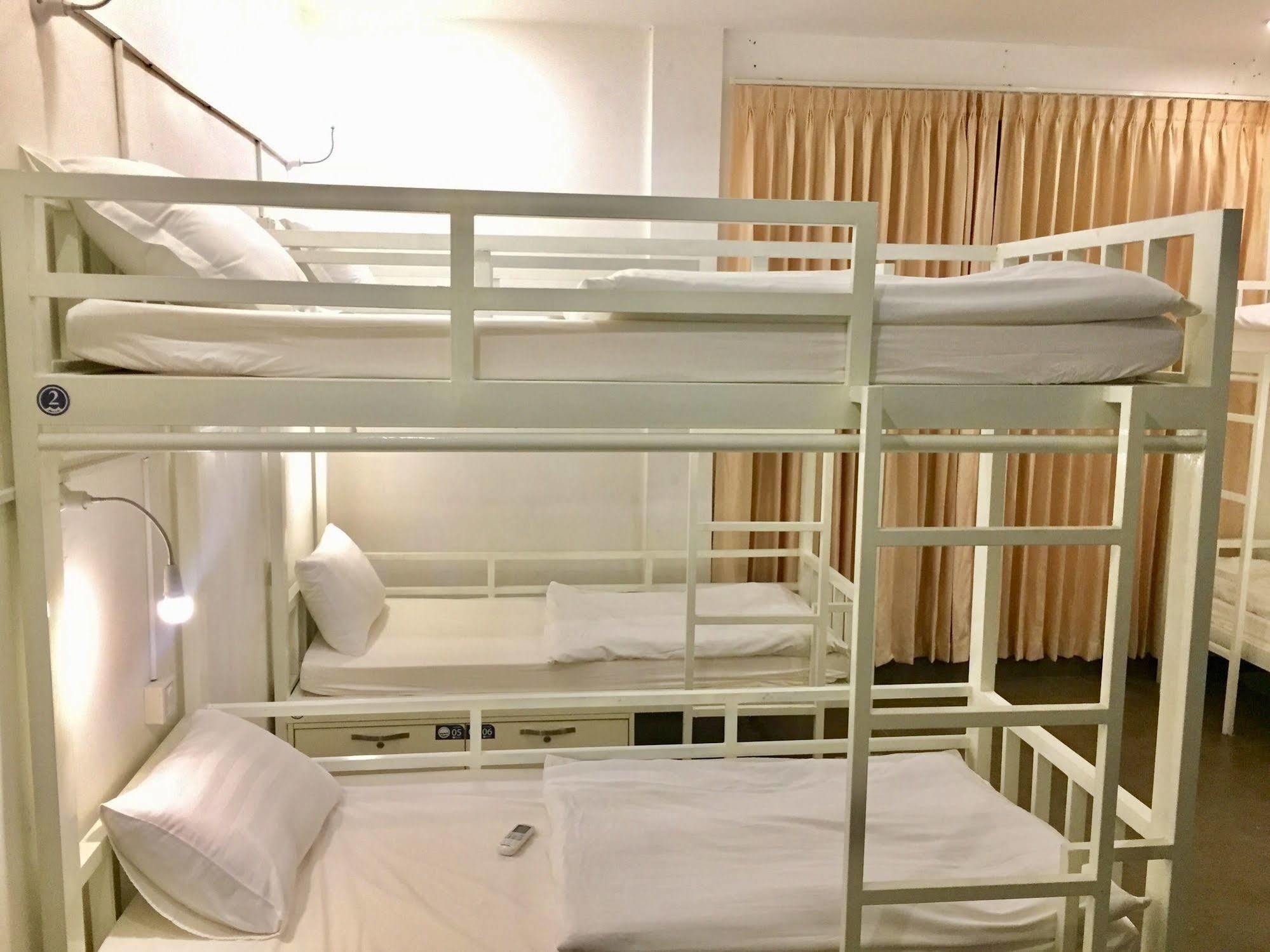 Aura Thematic Hostel Phnom Penh Exteriör bild