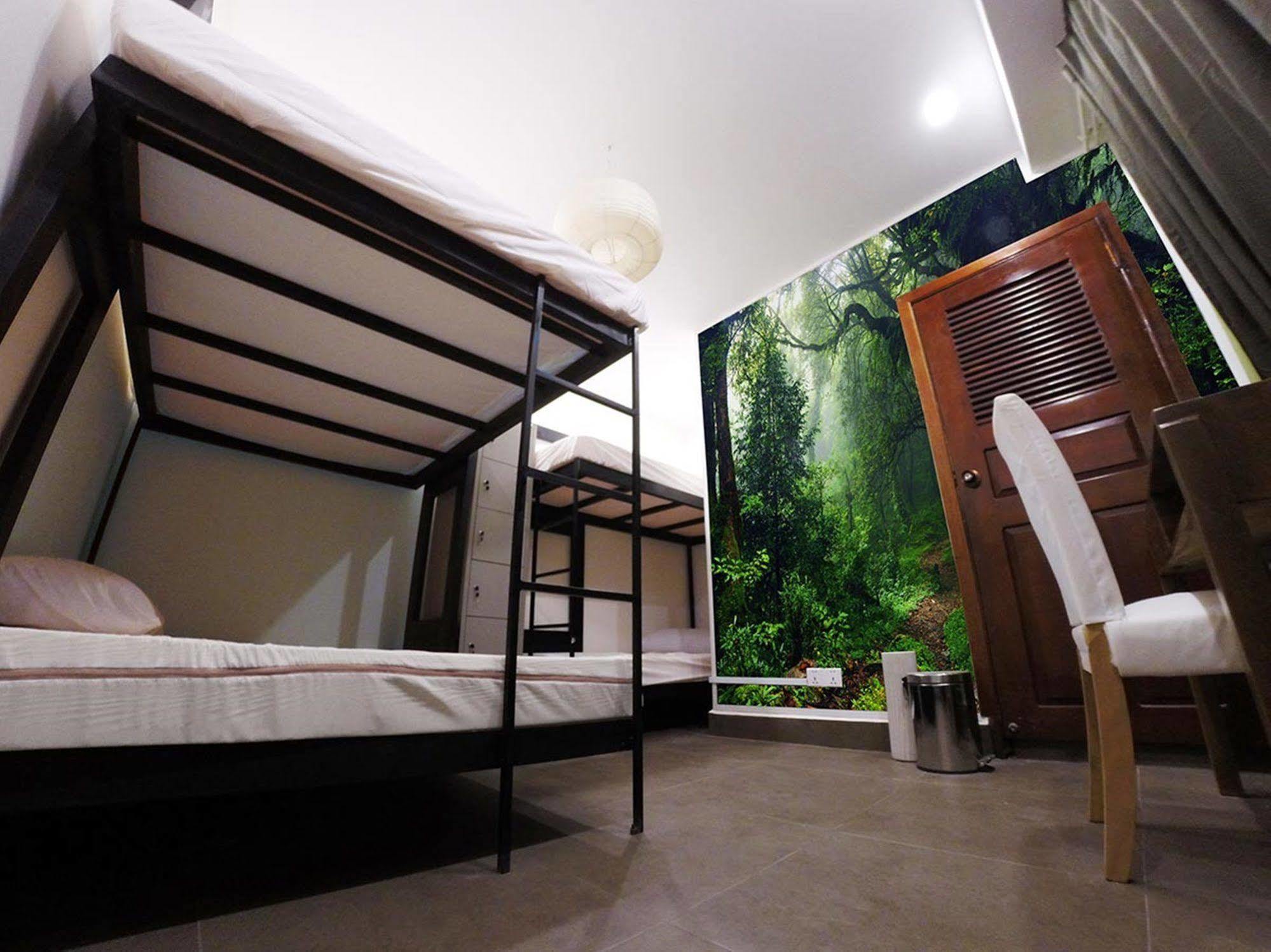 Aura Thematic Hostel Phnom Penh Exteriör bild