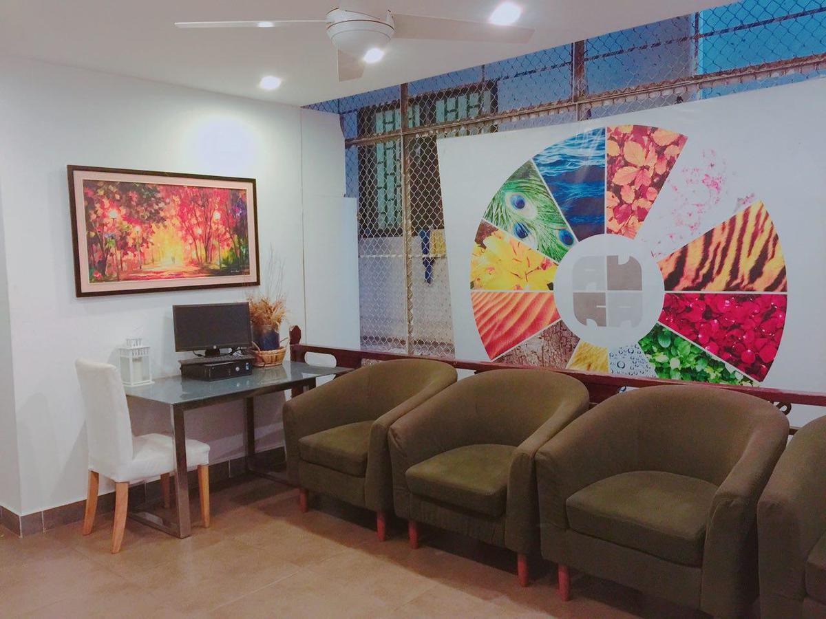 Aura Thematic Hostel Phnom Penh Exteriör bild