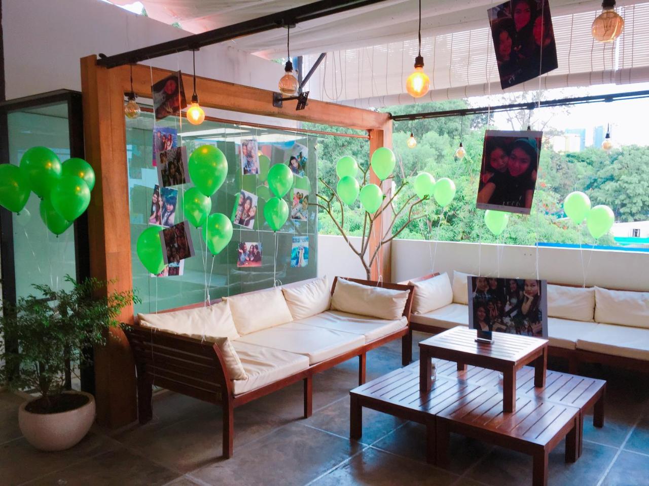 Aura Thematic Hostel Phnom Penh Exteriör bild